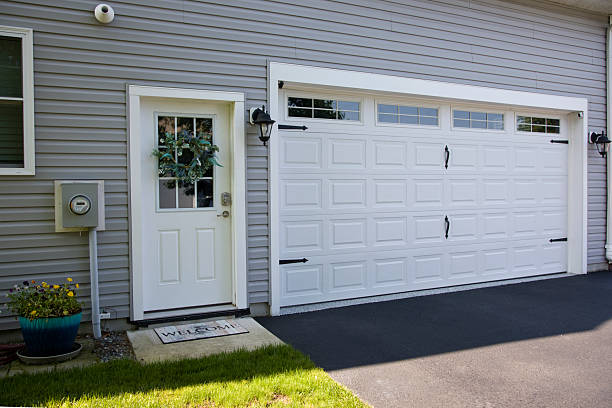 24/7 Emergency Garage Door Panel Replacement experts in Madera Acres, CA